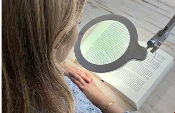 Beter zien verrijkt je dagelijks leven. De juiste hulpmiddelen zijn binnen handbereik! Beter zien verrijkt je dagelijks leven. De juiste hulpmiddelen zijn binnen handbereik!